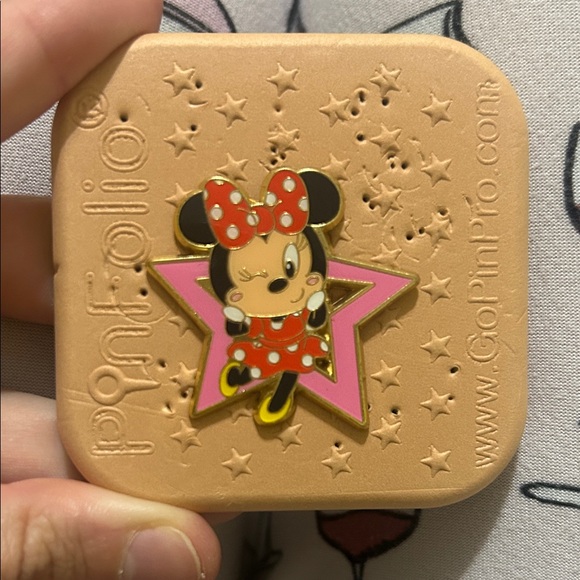 Minnie Mouse Pin - Picture 1 of 4
